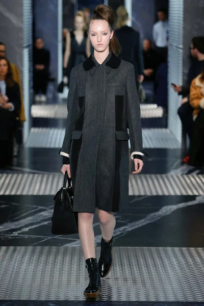 Look 17